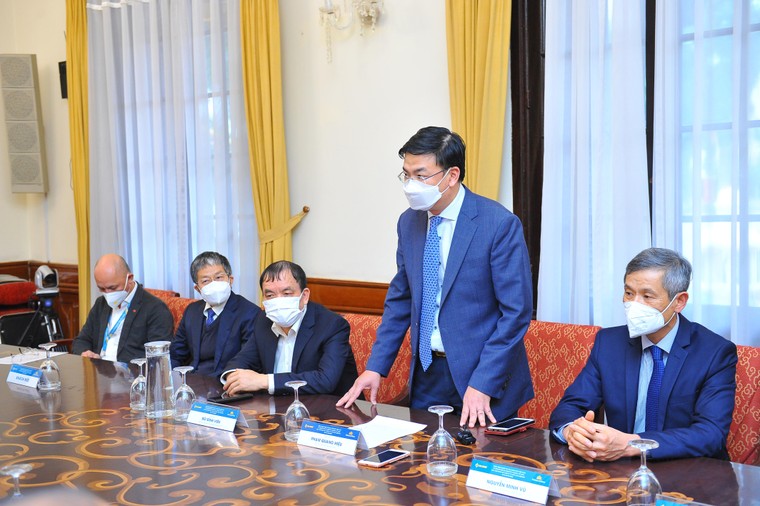 Sun Group và Vietnam Airlines hợp tác hỗ trợ đưa công dân Việt từ Ukraine về nước ảnh 1