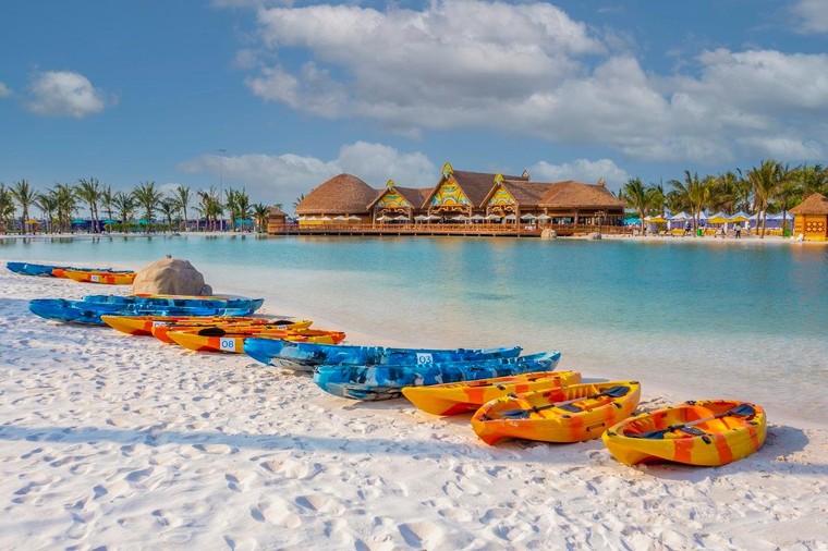 Trải nghiệm trọn vẹn kỳ nghỉ lễ “rực rỡ” tại Tổ hợp Biển tạo sóng nhân tạo lớn nhất thế giới ảnh 10