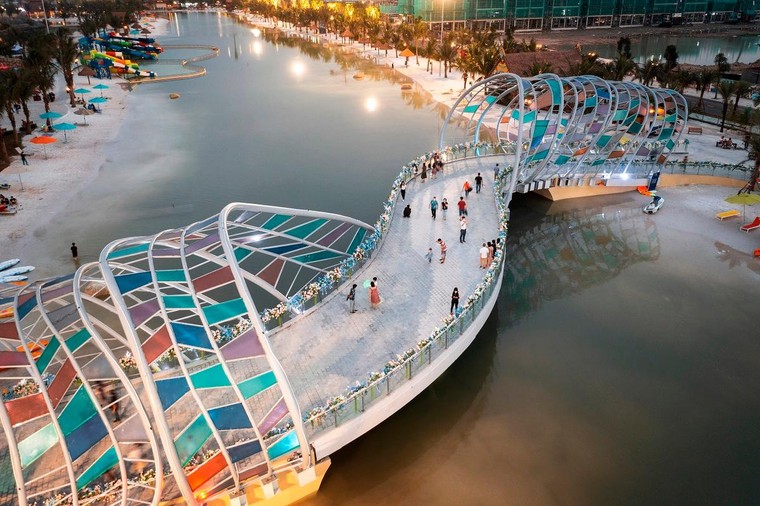 Trải nghiệm trọn vẹn kỳ nghỉ lễ “rực rỡ” tại Tổ hợp Biển tạo sóng nhân tạo lớn nhất thế giới ảnh 8