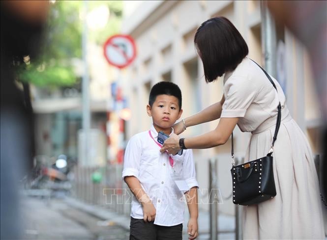 Hà Nội: Học sinh lớp 1 hân hoan tựu trường ảnh 1