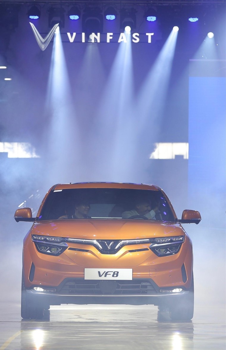 Những chủ xe ô tô điện VF 8 đầu tiên “sửng sốt” trước tốc độ sản xuất của VinFast ảnh 3