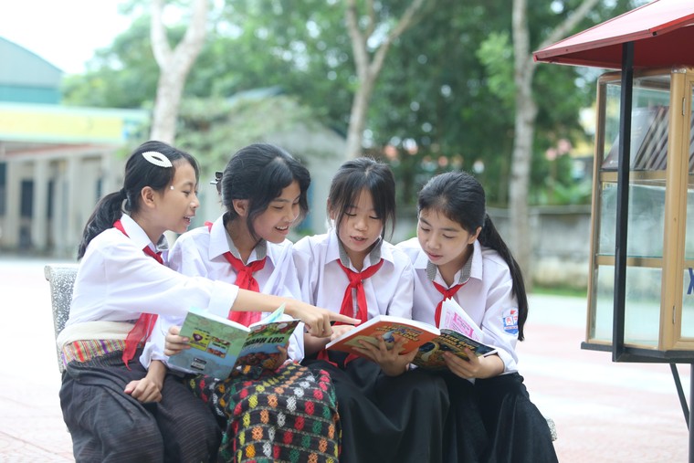 Tập đoàn Xây dựng Hòa Bình trao tặng 100 tủ sách trong chương trình “Chắp cánh ước mơ” ảnh 2