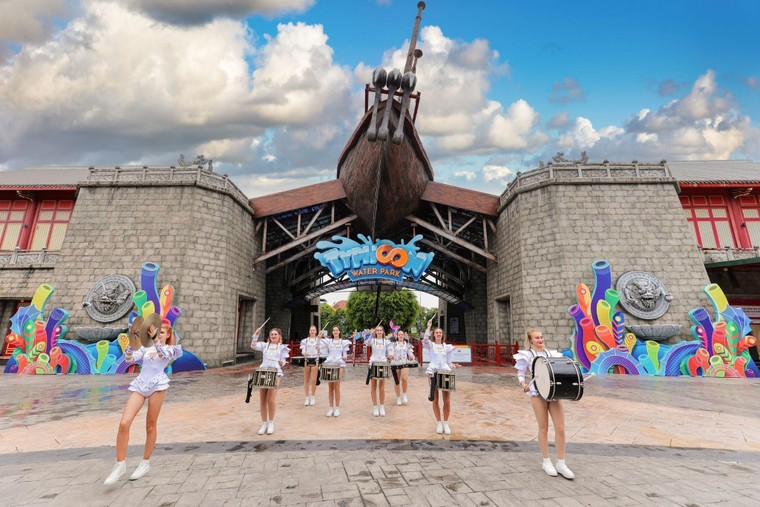 Một thập kỷ “rũ bùn đứng dậy sáng lòa” của du lịch Quảng Ninh ảnh 1