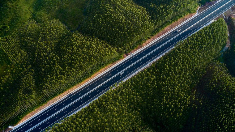 TS. Võ Trí Thành: Từ “nâu” sang “xanh”, Quảng Ninh thành công bởi cách làm táo bạo ảnh 1
