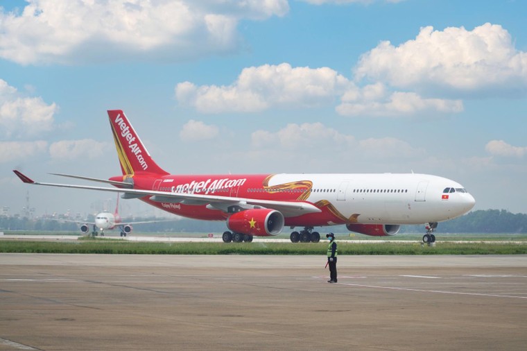 Bay quốc tế không lo về giá với khuyến mãi thứ 2 hàng tuần, Vietjet thôi! ảnh 2