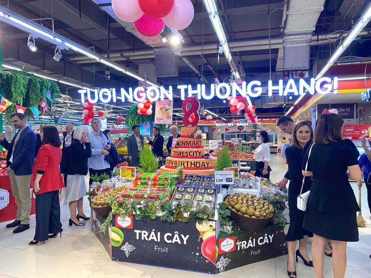 Tổng Lãnh sự quán New Zealand khảo sát thị trường sản phẩm nhập khẩu Việt Nam tại siêu thị WinMart ảnh 1