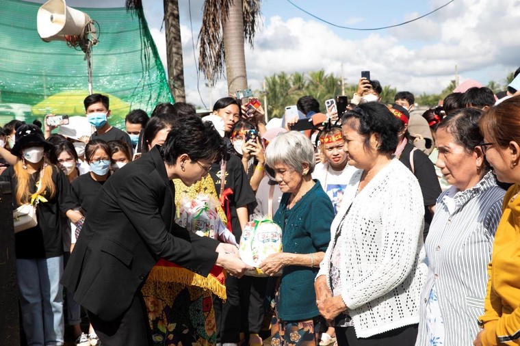 Ca sĩ - nhạc sĩ Jack gửi yêu thương đến quê nhà qua giải đấu “Bóng lăn giữa đời thường" ảnh 4