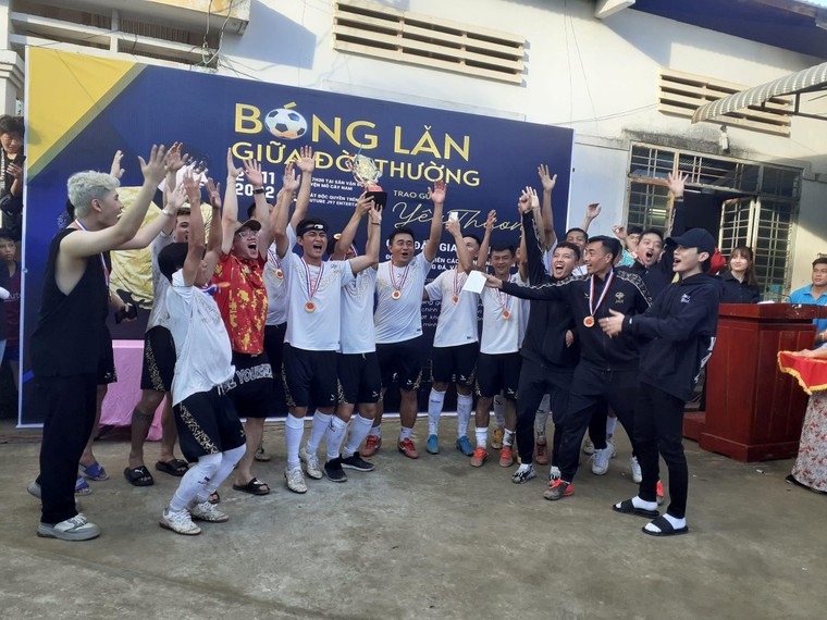 Ca sĩ - nhạc sĩ Jack gửi yêu thương đến quê nhà qua giải đấu “Bóng lăn giữa đời thường" ảnh 5