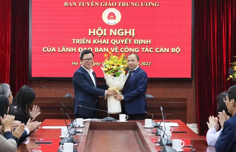 Trao Quyết định bổ nhiệm Phó vụ trưởng Vụ Báo chí - Xuất bản ảnh 1