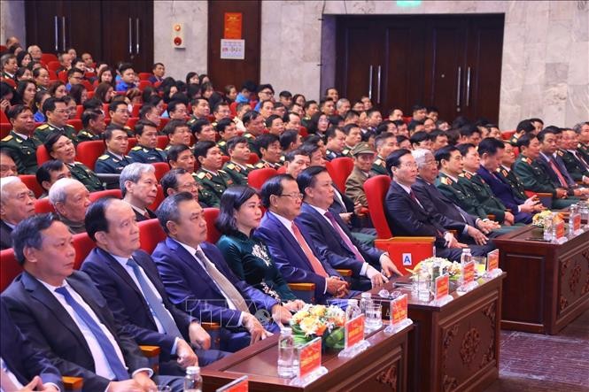 Lễ kỷ niệm 50 năm Chiến thắng Hà Nội - Điện Biên Phủ trên không ảnh 1