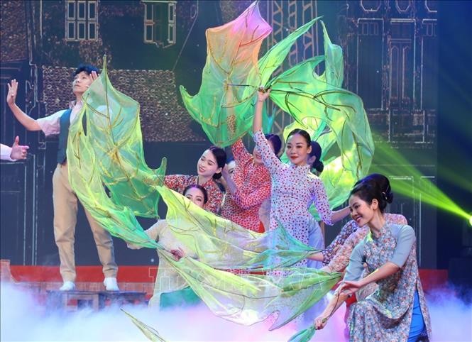 Lễ kỷ niệm 50 năm Chiến thắng Hà Nội - Điện Biên Phủ trên không ảnh 7