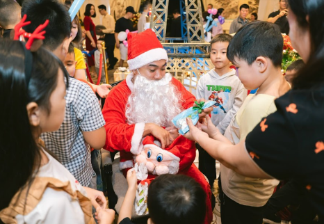 Rộn ràng Giáng sinh rực rỡ tại Vinpearl – VinWonders ảnh 6