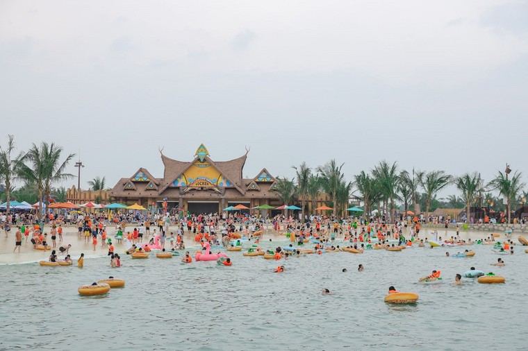 Trải nghiệm phố đêm "không ngủ" phía Đông Hà Nội - Thú vui mới của người dân Thủ đô ảnh 2