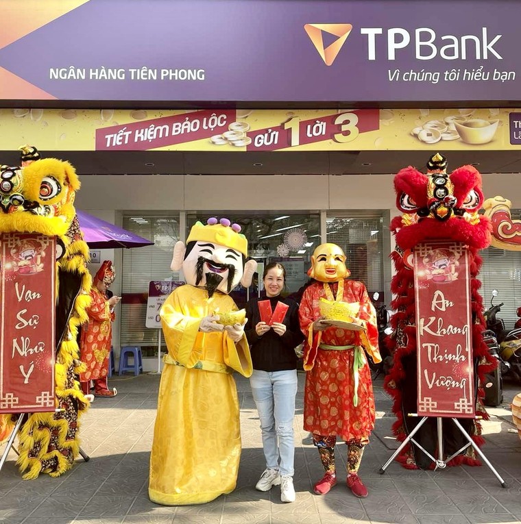 Không khí rộn ràng mua vàng ngày Thần Tài tại các điểm giao dịch TPBank ảnh 4