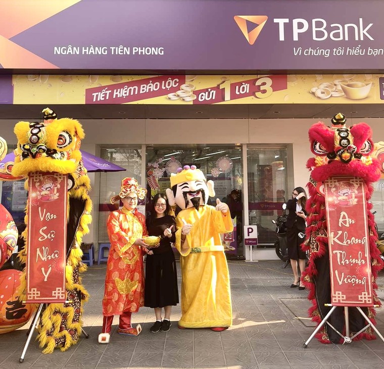 Không khí rộn ràng mua vàng ngày Thần Tài tại các điểm giao dịch TPBank ảnh 5