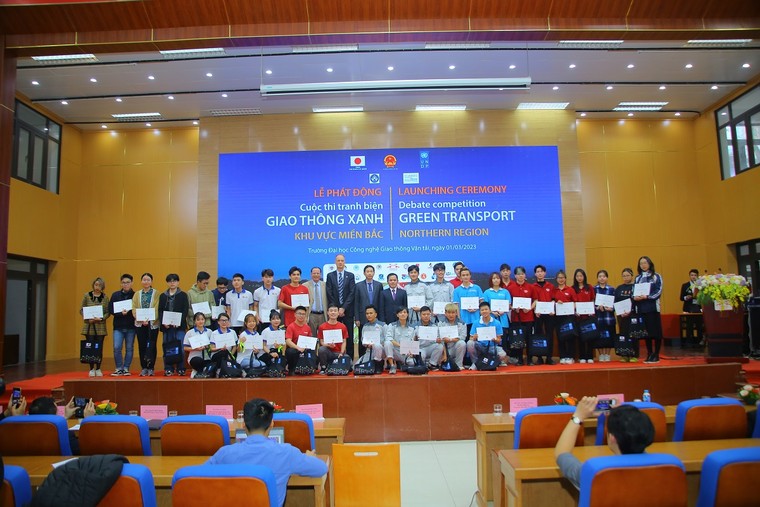 11 trường đại học, cao đẳng phía Bắc tranh tài hùng biện về giao thông xanh ảnh 2