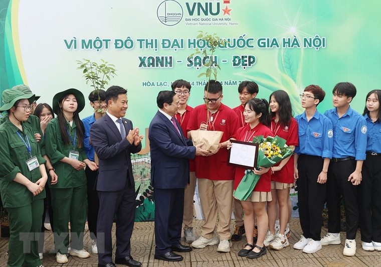 Thủ tướng Phạm Minh Chính thăm Đại học Quốc gia Hà Nội và Trường Đại học FPT ảnh 7