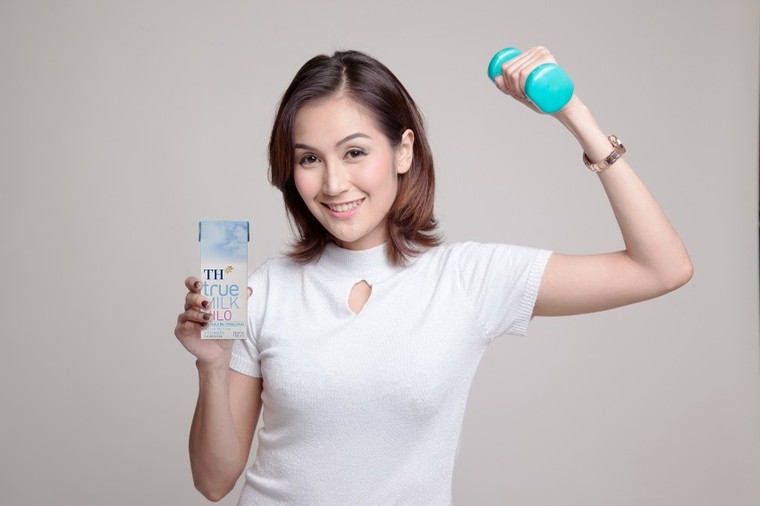 TH true MILK HILO – sữa tươi giàu canxi, ít béo khuyến mãi mua 8 tặng 1 ảnh 1