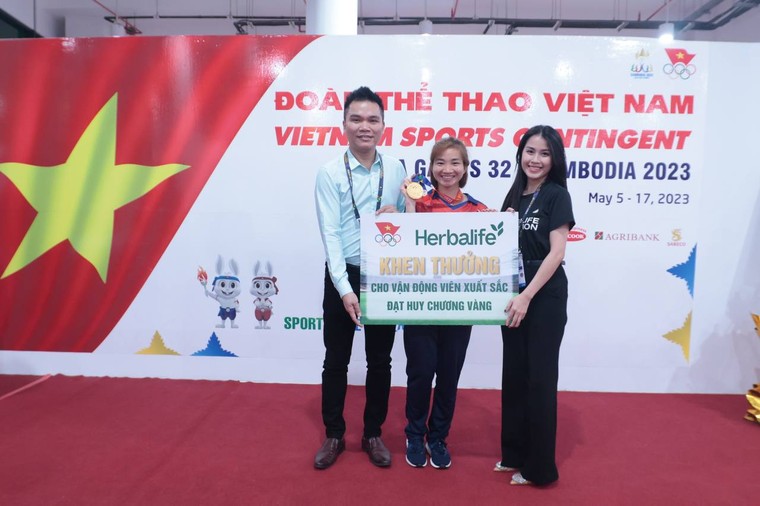 Herbalife Việt Nam thưởng nóng cho các vận động viên đạt Huy chương Vàng đầu tiên tại SEA Games 32 ảnh 6