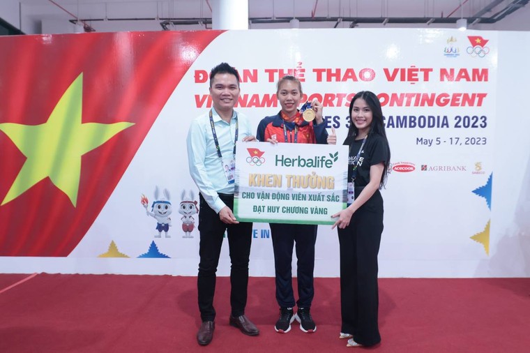 Herbalife Việt Nam thưởng nóng cho các vận động viên đạt Huy chương Vàng đầu tiên tại SEA Games 32 ảnh 5