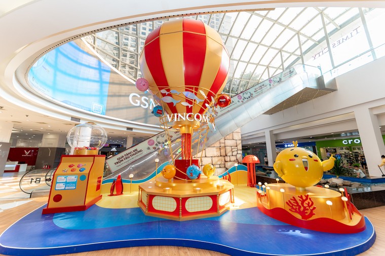 Độc lạ hè 2023: Emoji khổng lồ “đại náo" các trung tâm thương mại ảnh 4