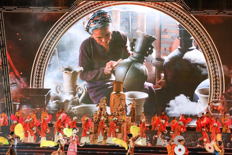 Chủ tịch nước dự Lễ đón Bằng ghi danh của UNESCO đối với nghệ thuật làm gốm của người Chăm ảnh 1