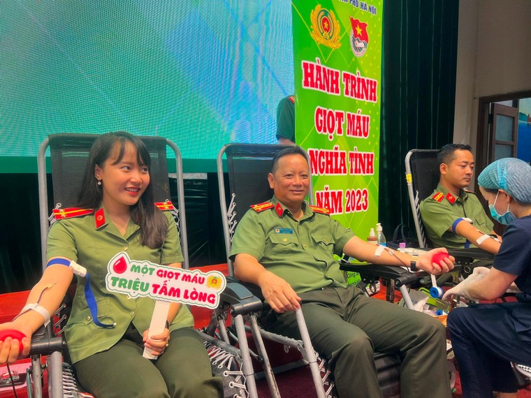 Công an Hà Nội phát động Hành trình “Giọt máu nghĩa tình 2023” ảnh 1