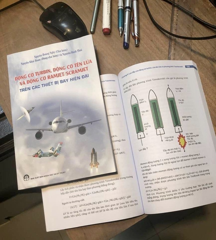 Ra mắt cuốn tài liệu quý về động cơ máy bay của Giáo sư Nguyễn Hoàng Nghị ảnh 1