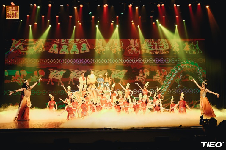 "Đồng Dao Cổ tích" - Chuyến tàu xuyên không đưa ông Bụt, Thánh Gióng... đến gần thế giới hiện đại ảnh 5