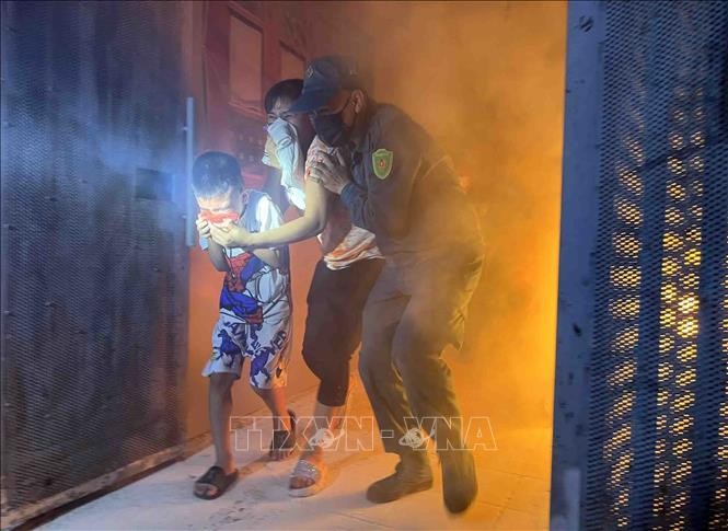 75 tổ liên gia an toàn PCCC ở Hà Nội diễn tập chữa cháy, cứu nạn cứu hộ ảnh 5