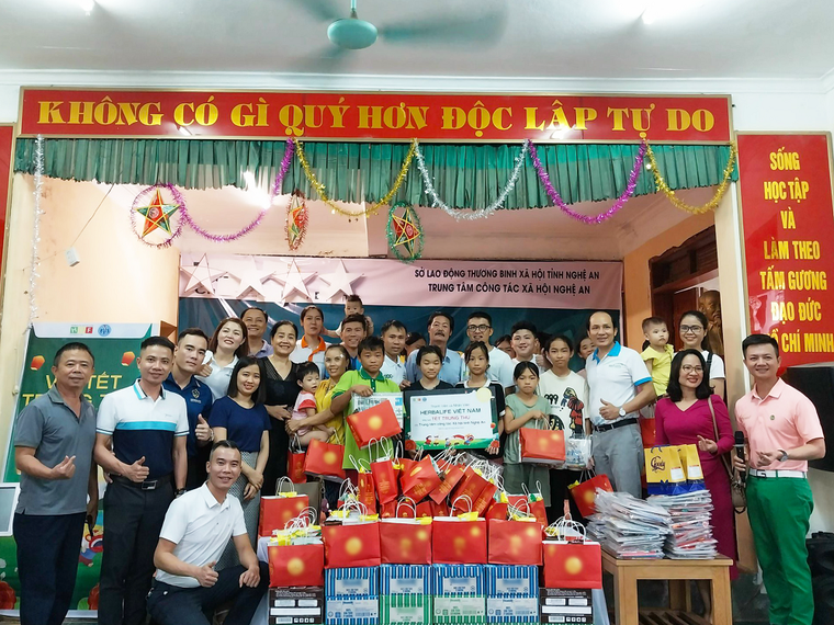 Herbalife Việt Nam vui Tết Trung thu cùng các em nhỏ tại 7 trung Tâm Casa Herbalife ảnh 5