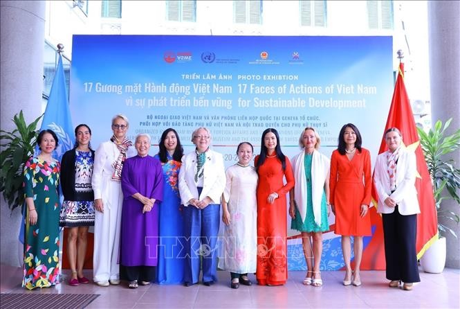 Khai mạc Triển lãm ảnh “17 Gương mặt hành động Việt Nam vì sự phát triển bền vững” ảnh 4