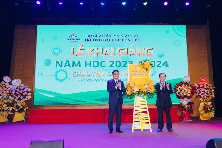 PVcomBank trao 240 triệu học bổng cho sinh viên trường Đại học Đông Đô ảnh 2