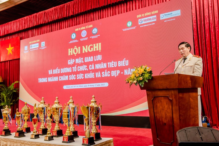 Biểu dương các tổ chức, cá nhân điển hình trong ngành làm đẹp Việt Nam ảnh 1