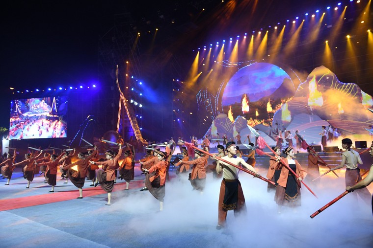 Lễ hội đền Hai Bà Trưng lan tỏa hào khí bất khuất với chương trình nghệ thuật "Âm vang Mê Linh" ảnh 4