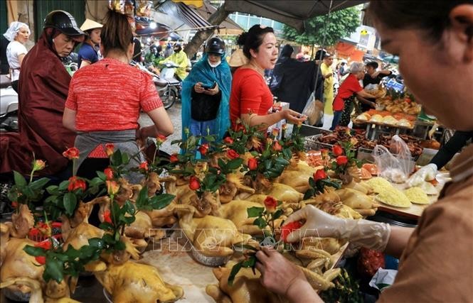 Người dân Thủ đô tất bật sắm lễ cúng Rằm tháng Giêng ảnh 1