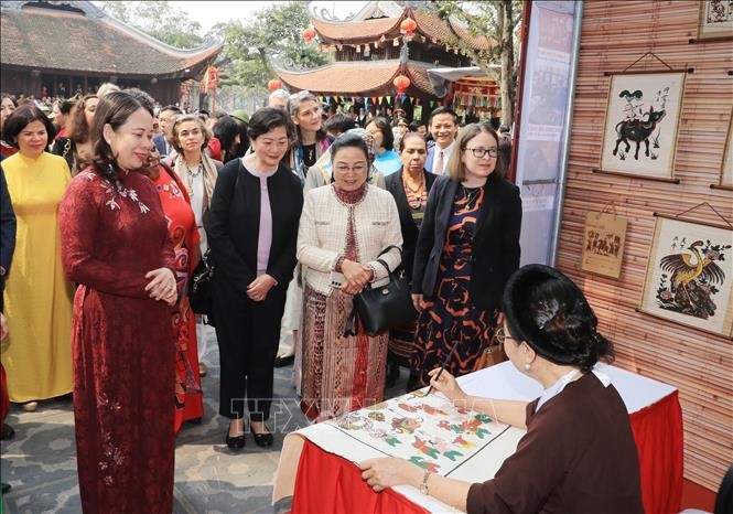 Phó Chủ tịch nước gặp mặt các nữ Đại sứ, Trưởng đại diện các tổ chức quốc tế tại Việt Nam ảnh 2