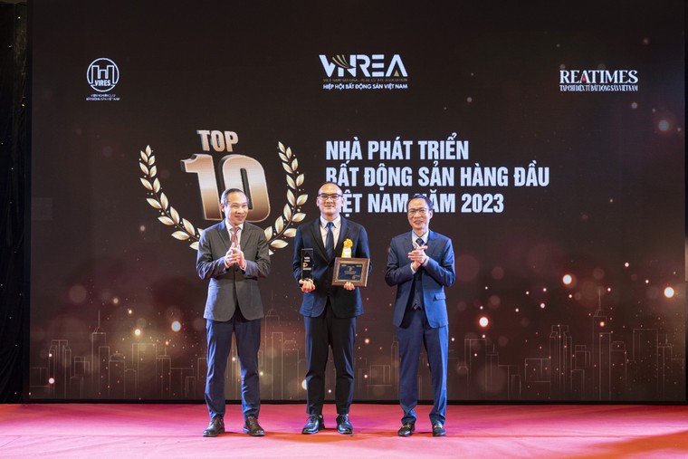 Tập đoàn Flamingo nhận 2 giải tại Lễ Vinh danh thương hiệu Bất động sản dẫn đầu 2023 – 2024 ảnh 1