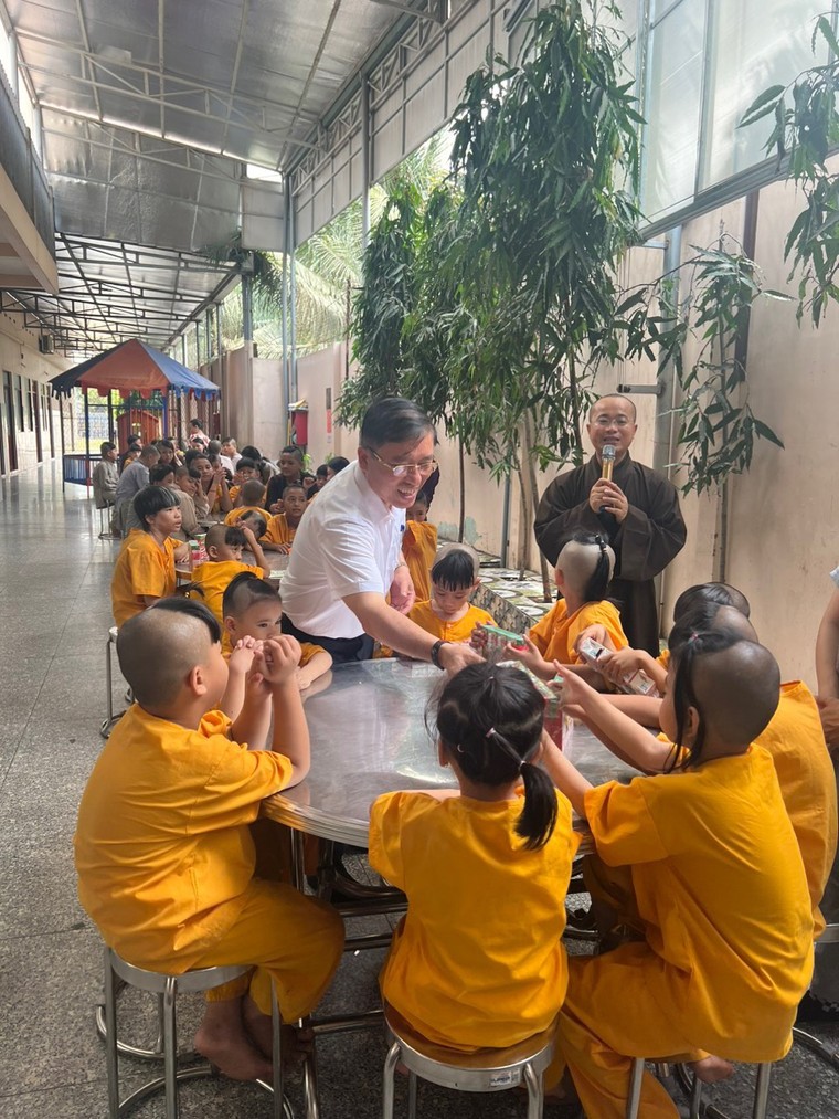 Mang chút “lửa ấm” đến hộ nghèo và trẻ em mồ côi tỉnh Bến Tre ảnh 5