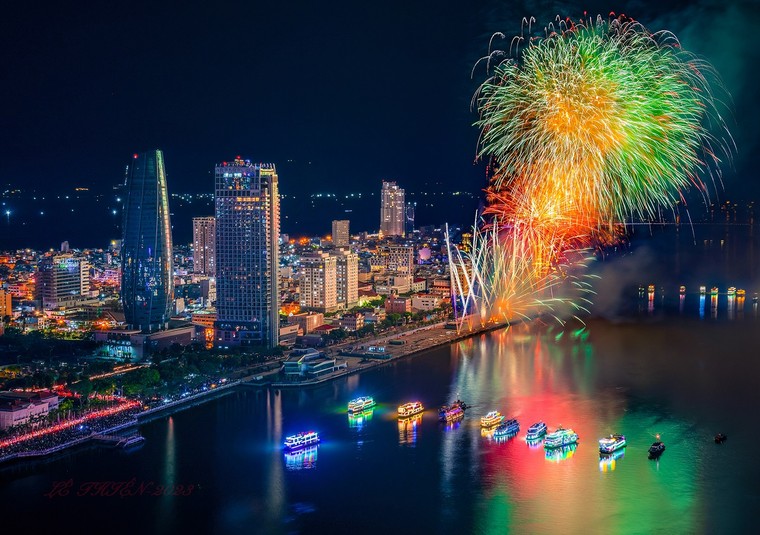 Điều gì làm nên khác biệt giữa pháo hoa và trình diễn drone? ảnh 1