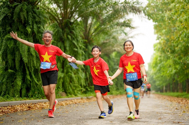 Dàn elite và gần 4000 vận động viên đổ bộ Ecopark Marathon 2024 ảnh 7