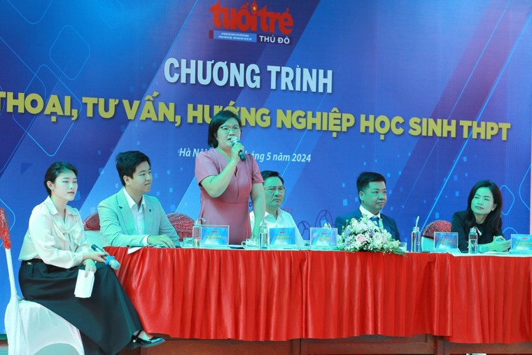 Hơn 1.000 học sinh Thủ đô được tư vấn hướng nghiệp về khối ngành sức khoẻ - ngôn ngữ ảnh 2