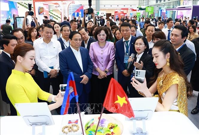 Thủ tướng Phạm Minh Chính dự Diễn đàn Chuyển đổi số ngành ngân hàng năm 2024 ảnh 1