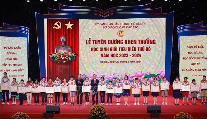 Tuyên dương, khen thưởng học sinh giỏi tiêu biểu Thủ đô năm học 2023 - 2024 ảnh 3