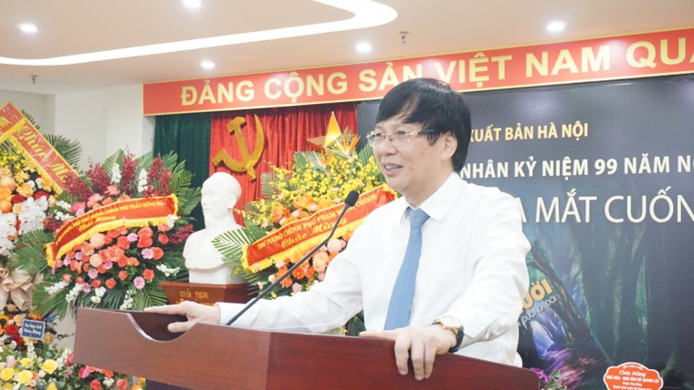 Ra mắt sách "Người trên đường đời" của nhà báo Hồ Quang Lợi ảnh 1