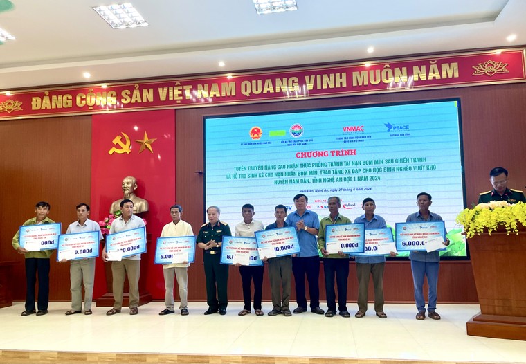 Chung tay khắc phục hậu quả bom mìn ảnh 3