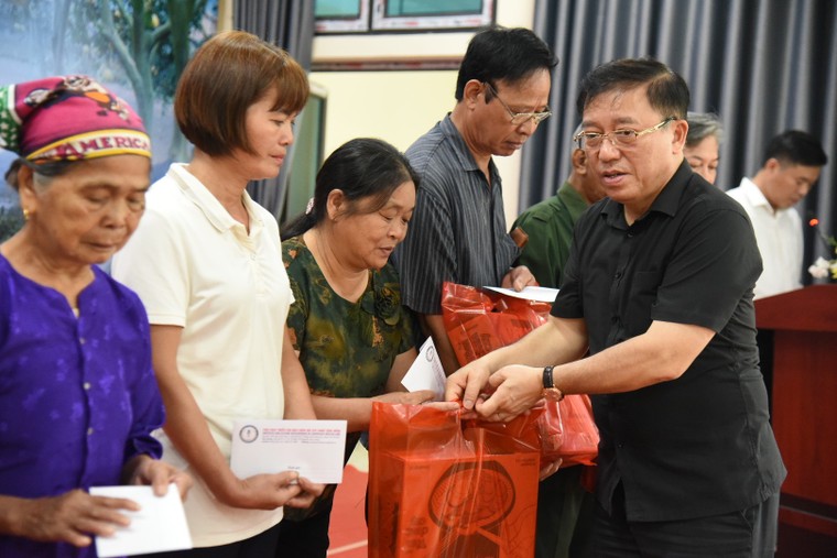 Chăm lo hơn nữa đời sống cho các gia đình thương binh, liệt sĩ, người có công với cách mạng ảnh 5