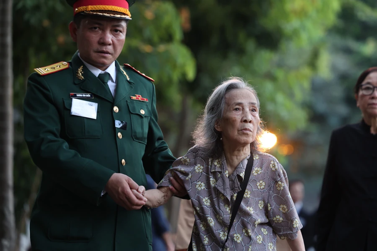 Người dân thành kính tiễn biệt Tổng Bí thư Nguyễn Phú Trọng ảnh 1