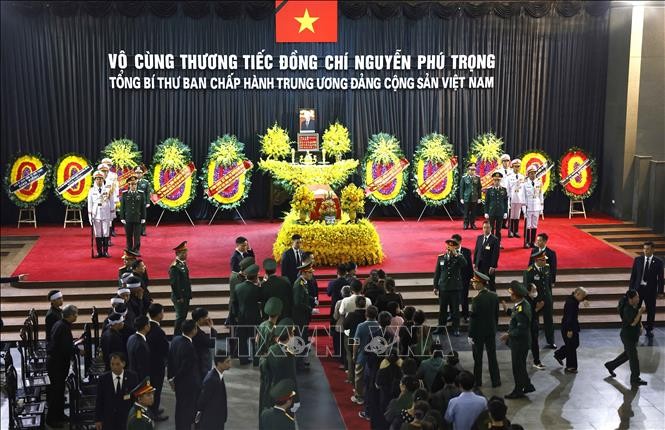 Người dân thành kính tiễn biệt Tổng Bí thư Nguyễn Phú Trọng ảnh 2