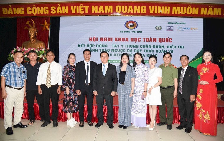 Lan tỏa hơn nữa những bài thuốc quý kết hợp Đông - Tây y điều trị các bệnh tiêu hóa ảnh 3